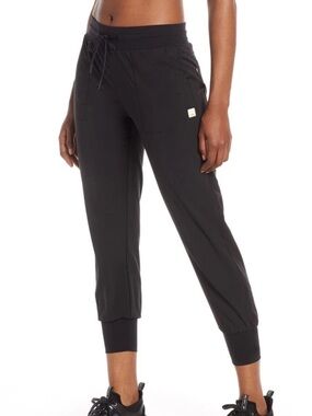 Vuori Women’s Medium Summit Woven Ripstop Jogger Pants Black Athleisure Stretch